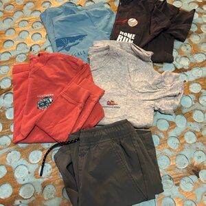 Vineyard Vines Gray Joggers and Red Shirt Set